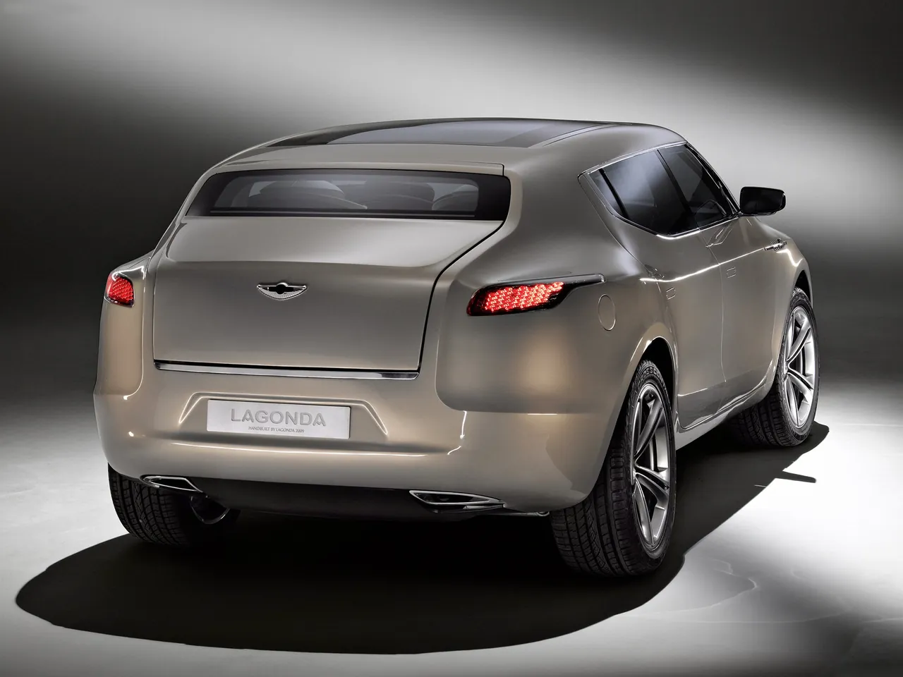 Aston Martin Lagonda Concept (2009) – zadní tříčtvrteční pohled