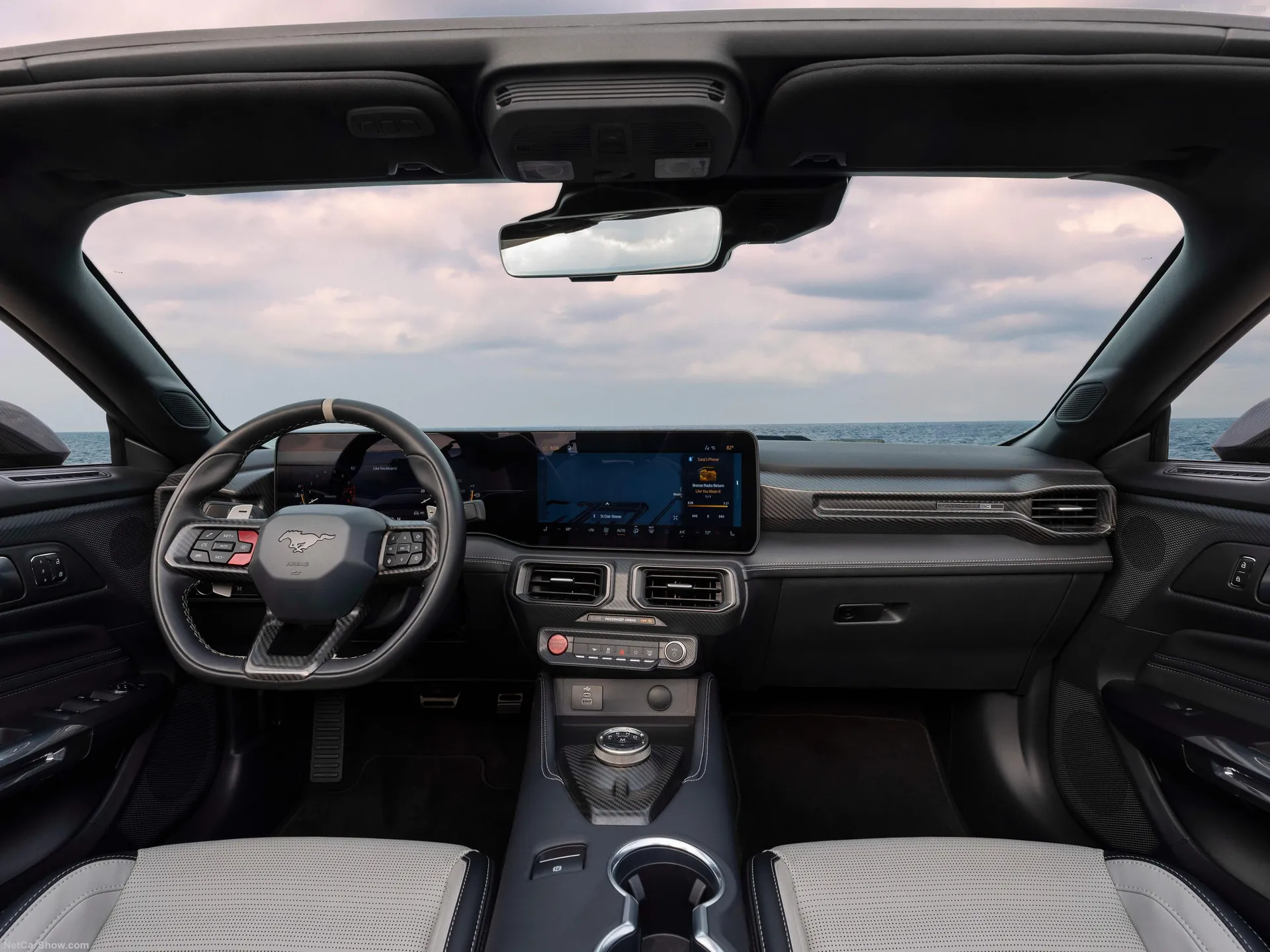 Ford Mustang Dark Horse SC Convertible (2027) – interiér
