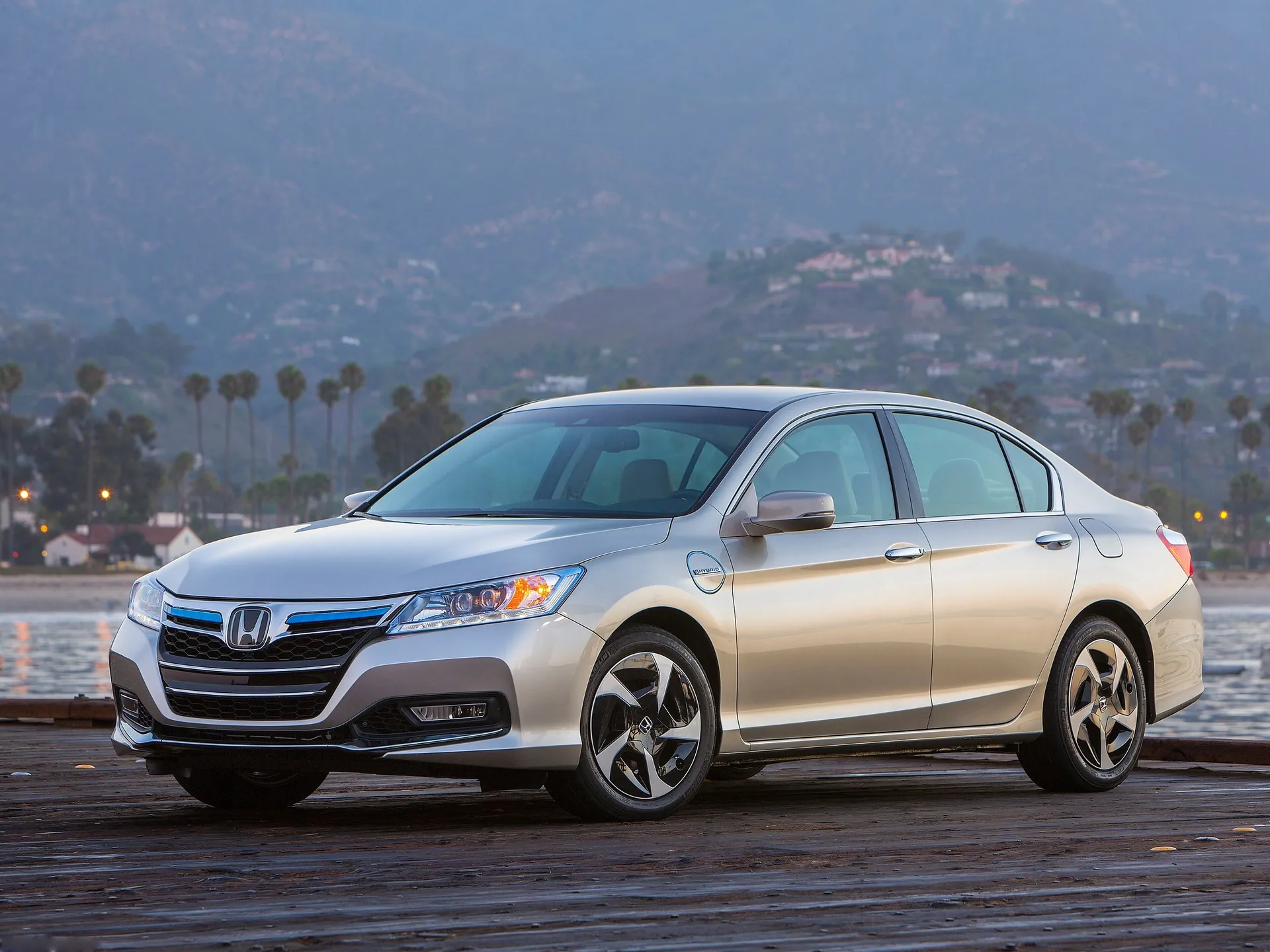 Honda Accord PHEV (2014)