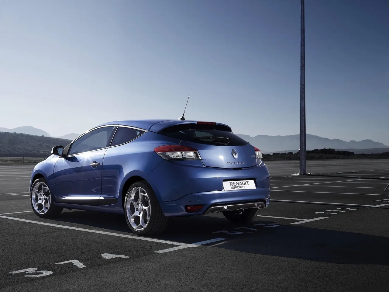 Renault Megane Coupe GT (2011) – zadní tříčtvrteční pohled