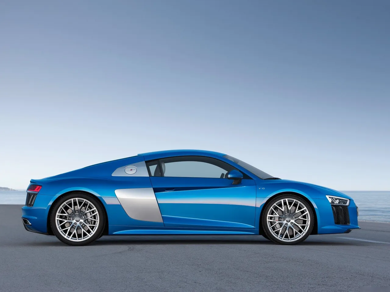 Audi R8 V10 (2016) – boční profil