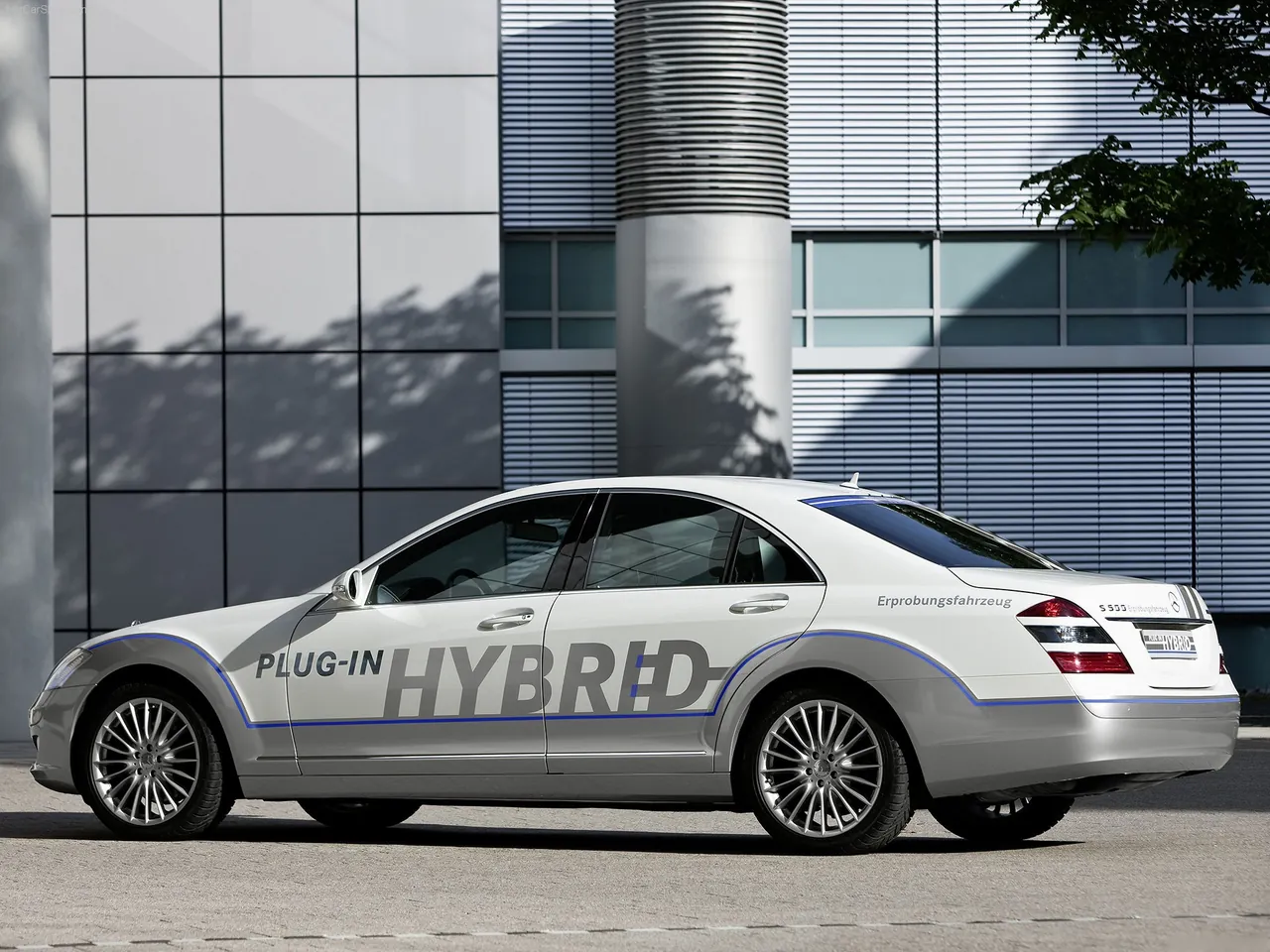 Mercedes-Benz S500 Plug-in Hybrid Concept (2009) - Rear Three-Quarter
