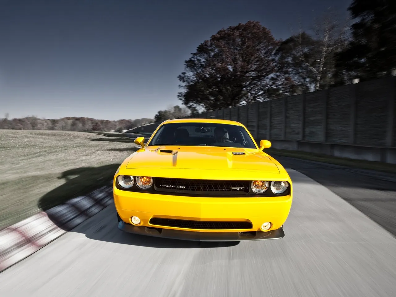 Dodge Challenger SRT8 392 Yellow Jacket (2012) – zepředu