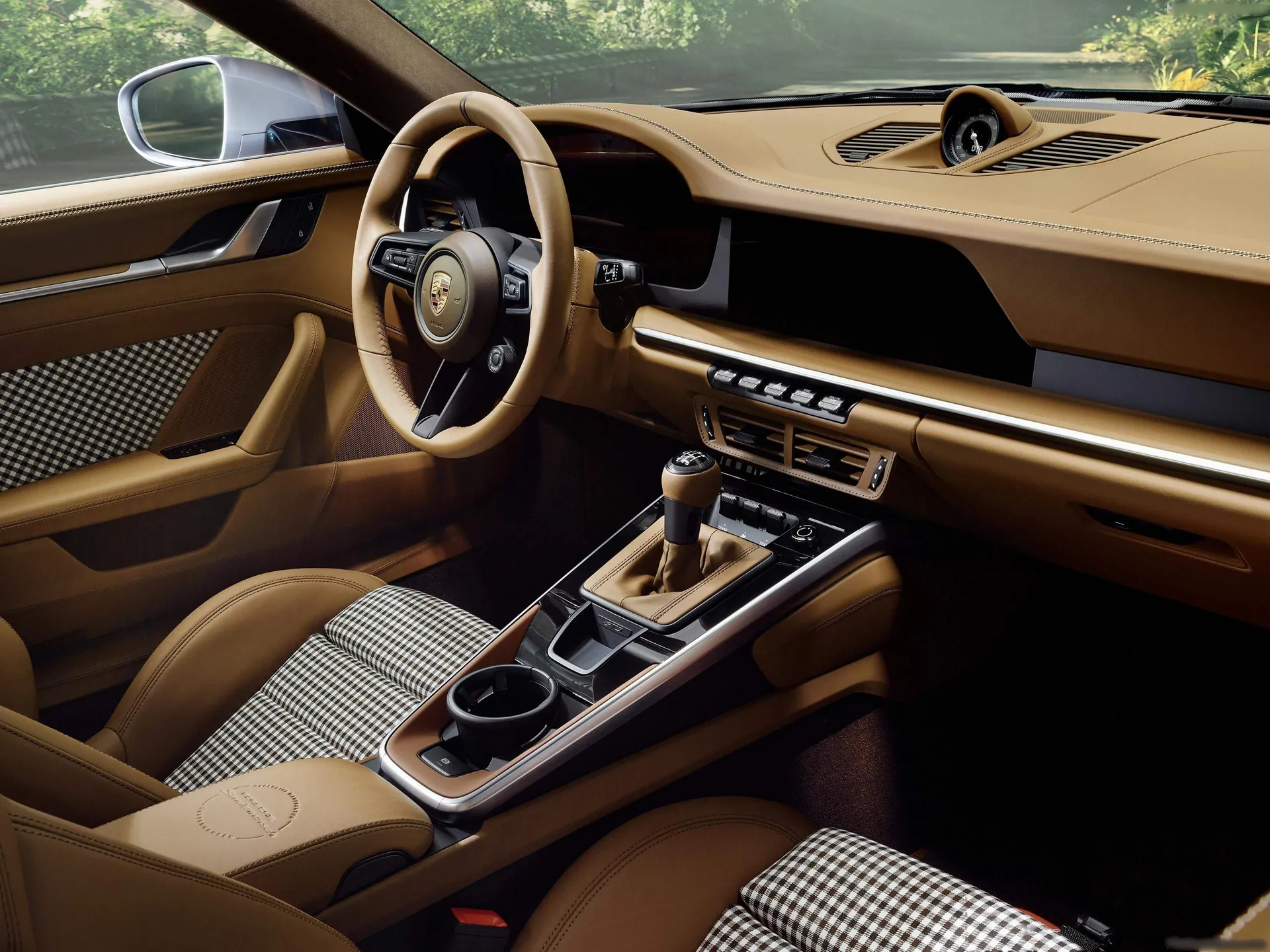 Porsche 911 GT3 Touring Ocelot (2025) – interiér