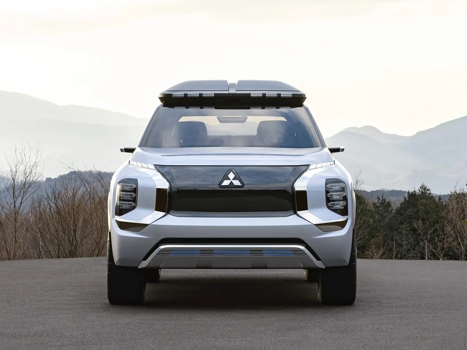 Mitsubishi Engelberg Tourer Concept (2019) – zepředu