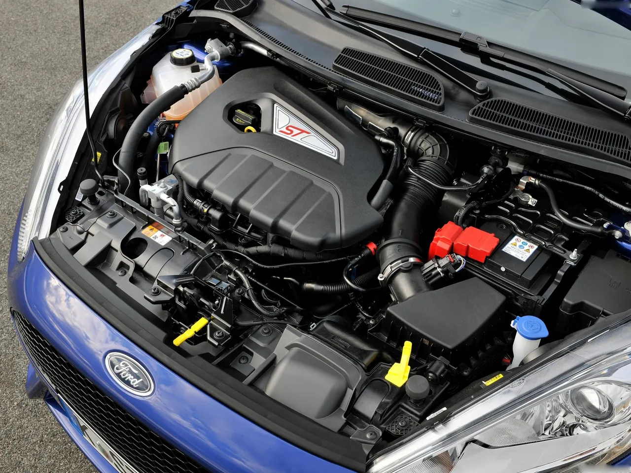 Ford Fiesta ST (2013) – motorový prostor