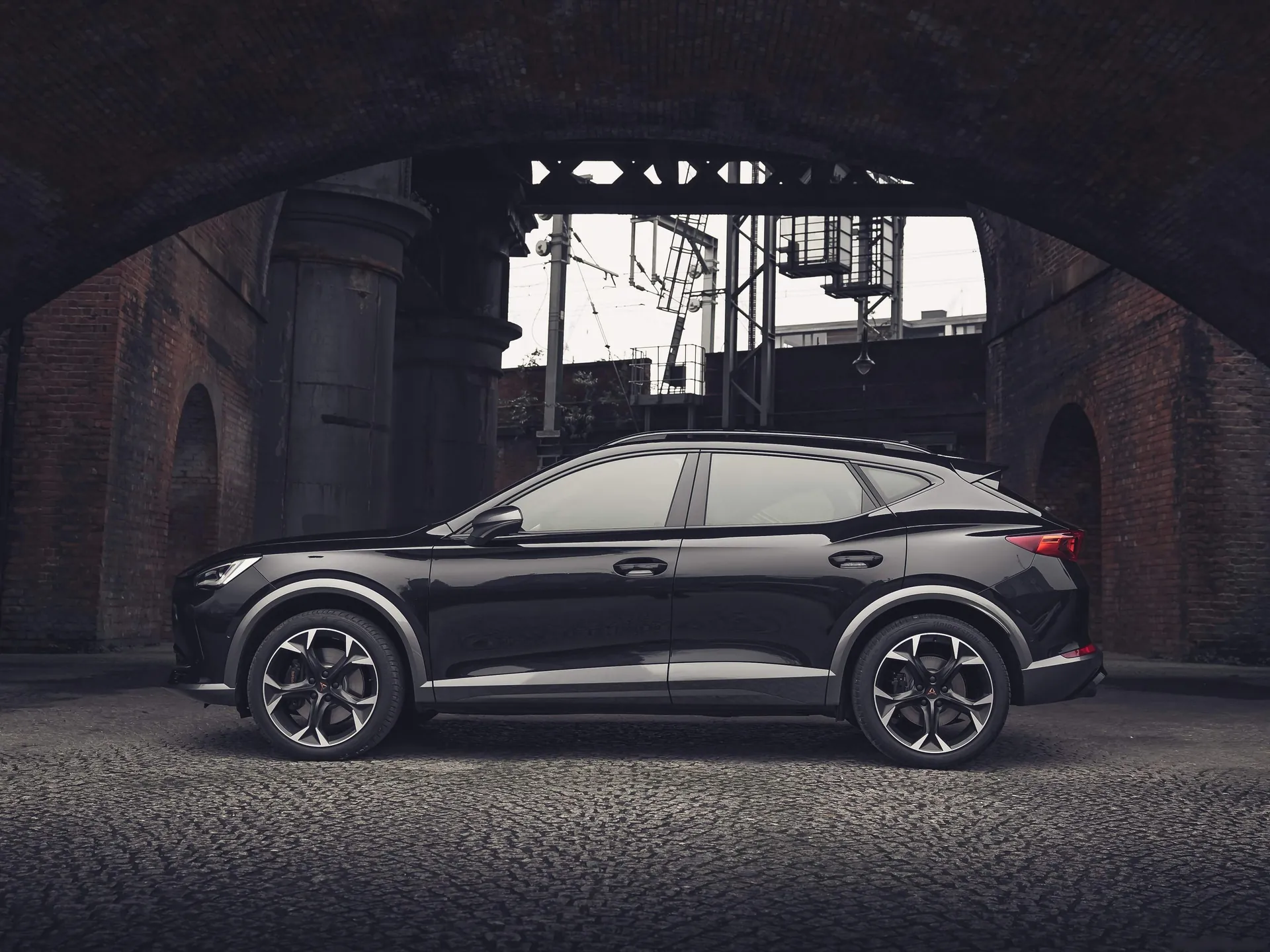 Cupra Formentor [UK] (2021) – boční profil