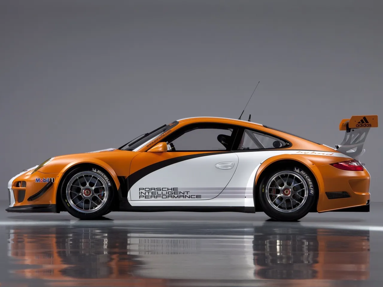 Porsche 911 GT3 R Hybrid 2.0 (2011) - Side Profile