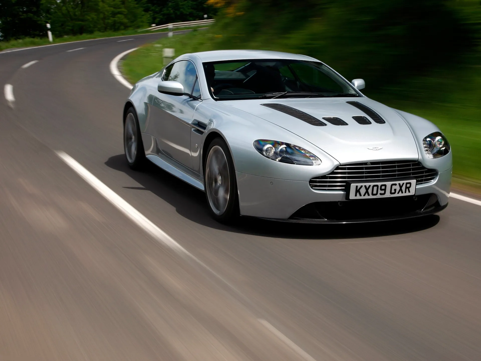 Aston Martin V12 Vantage (2010)