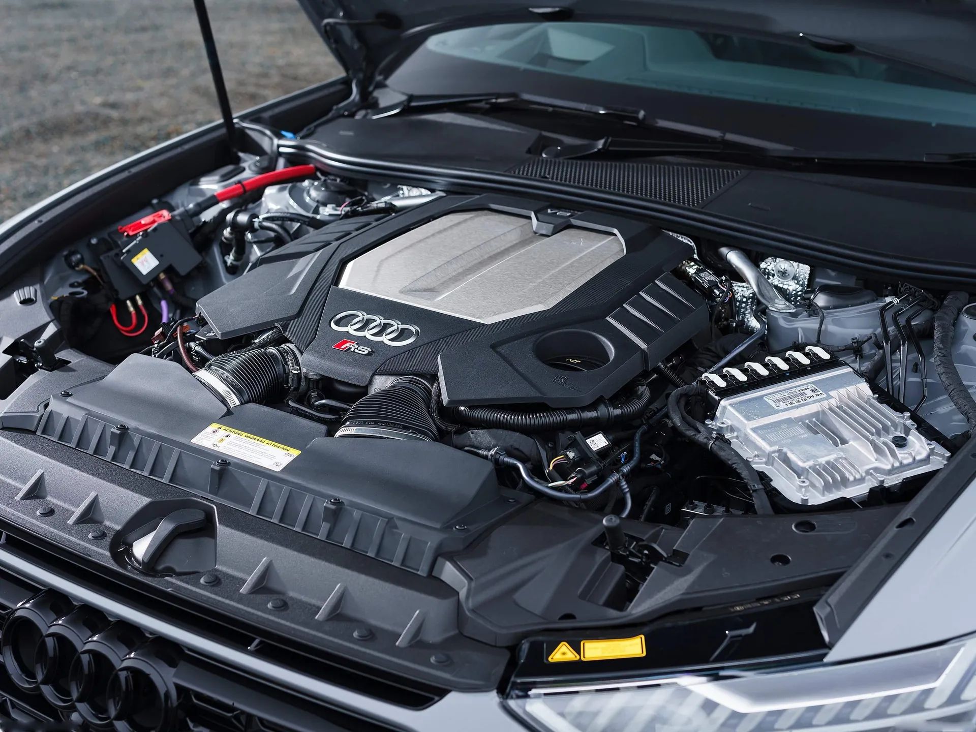 Audi RS6 Avant [UK] (2020) - Engine Bay