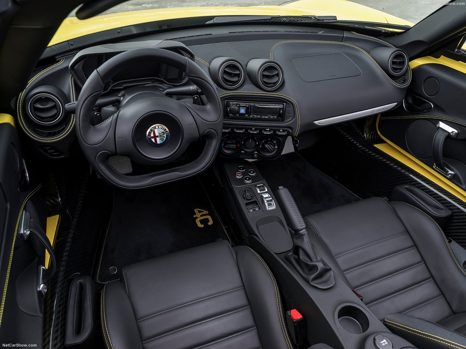 Alfa Romeo 4C Spider (2015) – interiér
