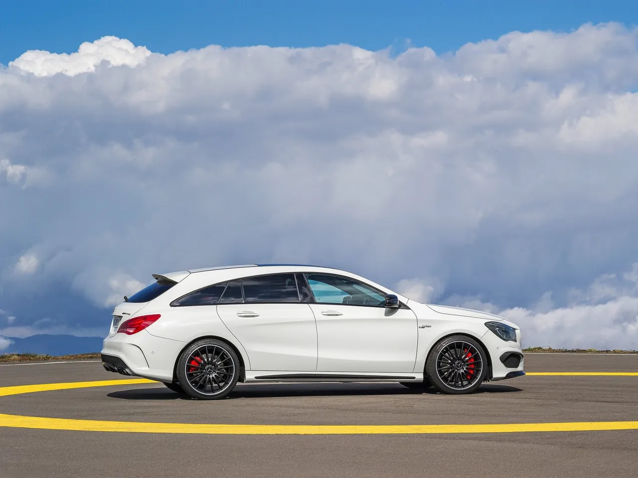 Mercedes-Benz CLA45 AMG Shooting Brake (2016) - Side Profile