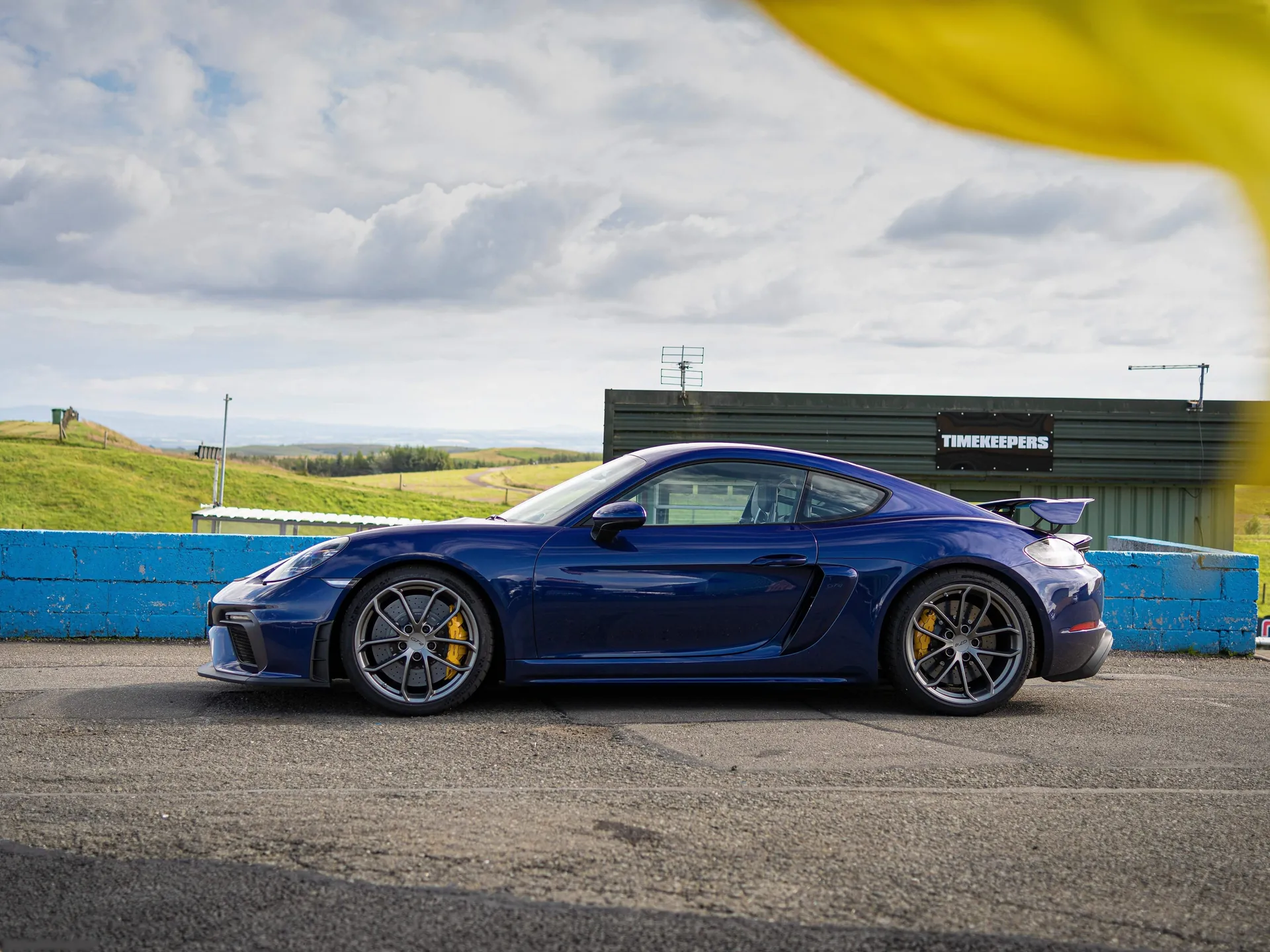 Porsche 718 Cayman GT4 (2020) - Side Profile