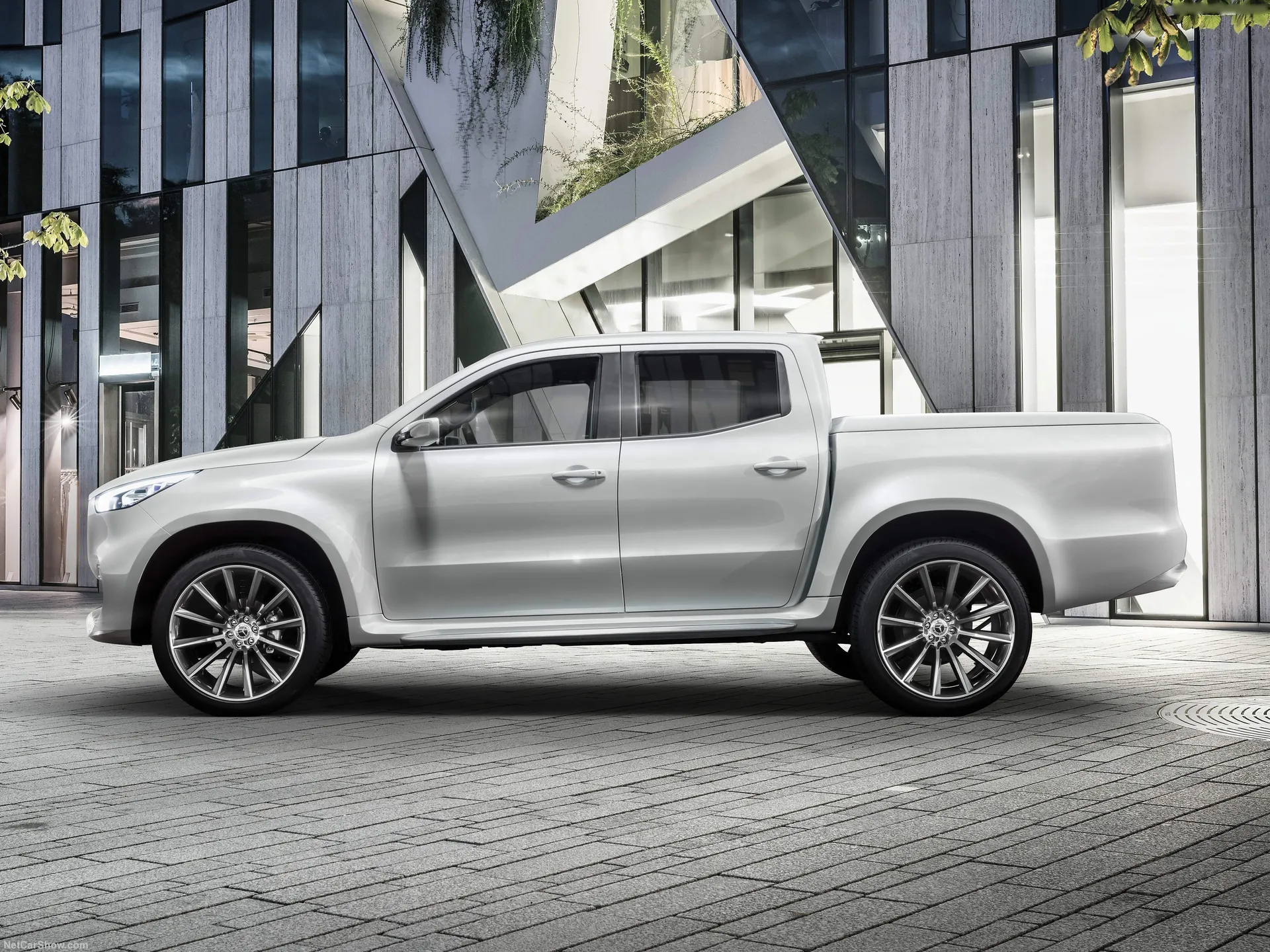 Mercedes-Benz X-Class Pickup Concept (2016) – boční profil