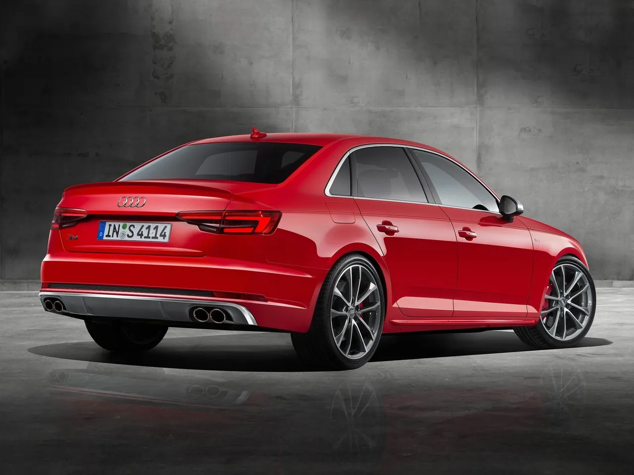Audi S4 (2017) – zadní tříčtvrteční pohled