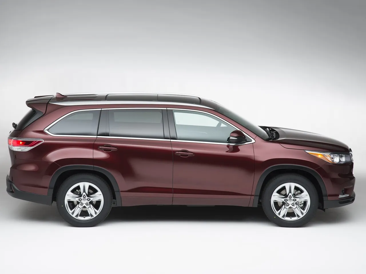 Toyota Highlander (2014) – boční profil