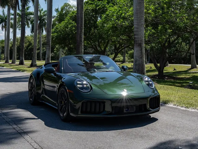 Porsche 911 Turbo S Cabriolet [US] (2026)