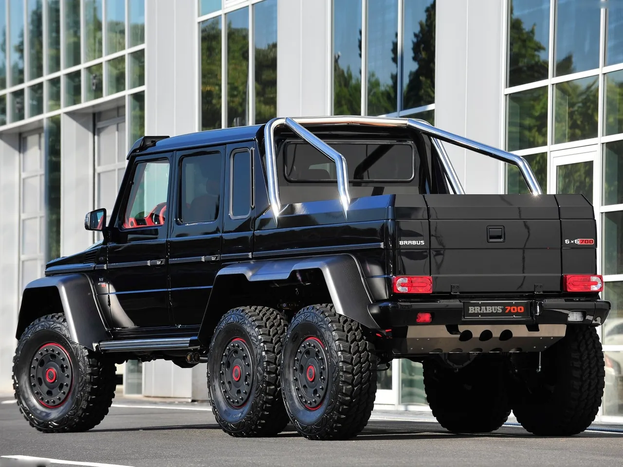 Brabus B63S-700 6x6 (2013) – zadní tříčtvrteční pohled