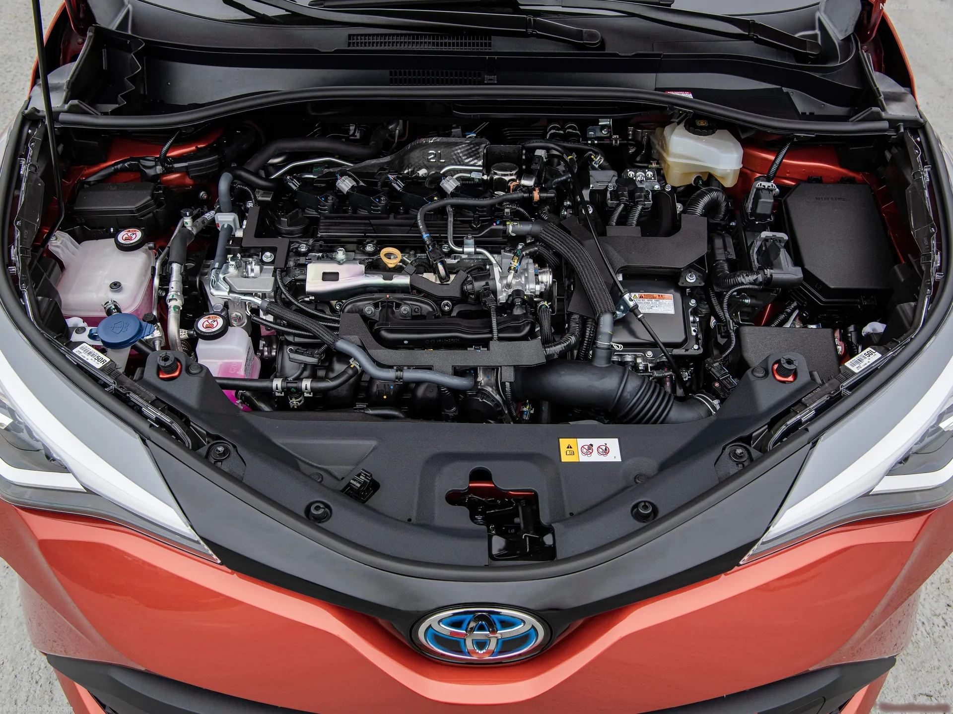 Toyota C-HR (2020) – motorový prostor