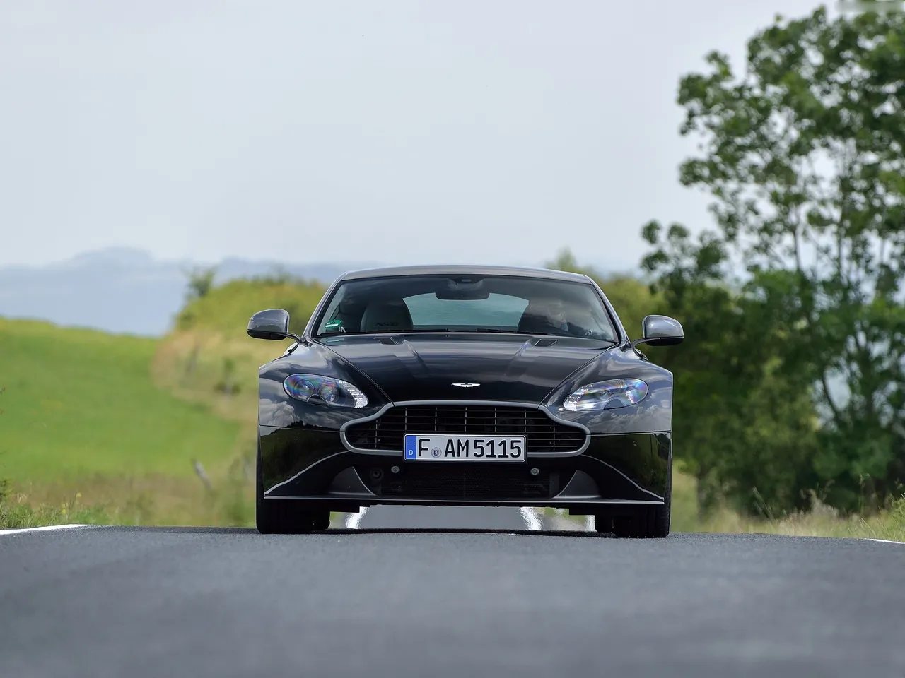 Aston Martin V8 Vantage N430 (2015) – zepředu