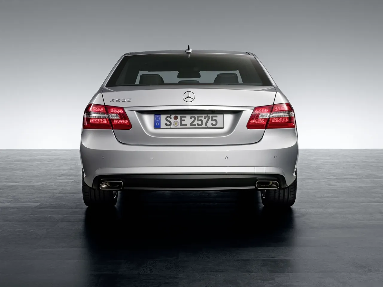 Mercedes-Benz E-Class (2010) – zezadu