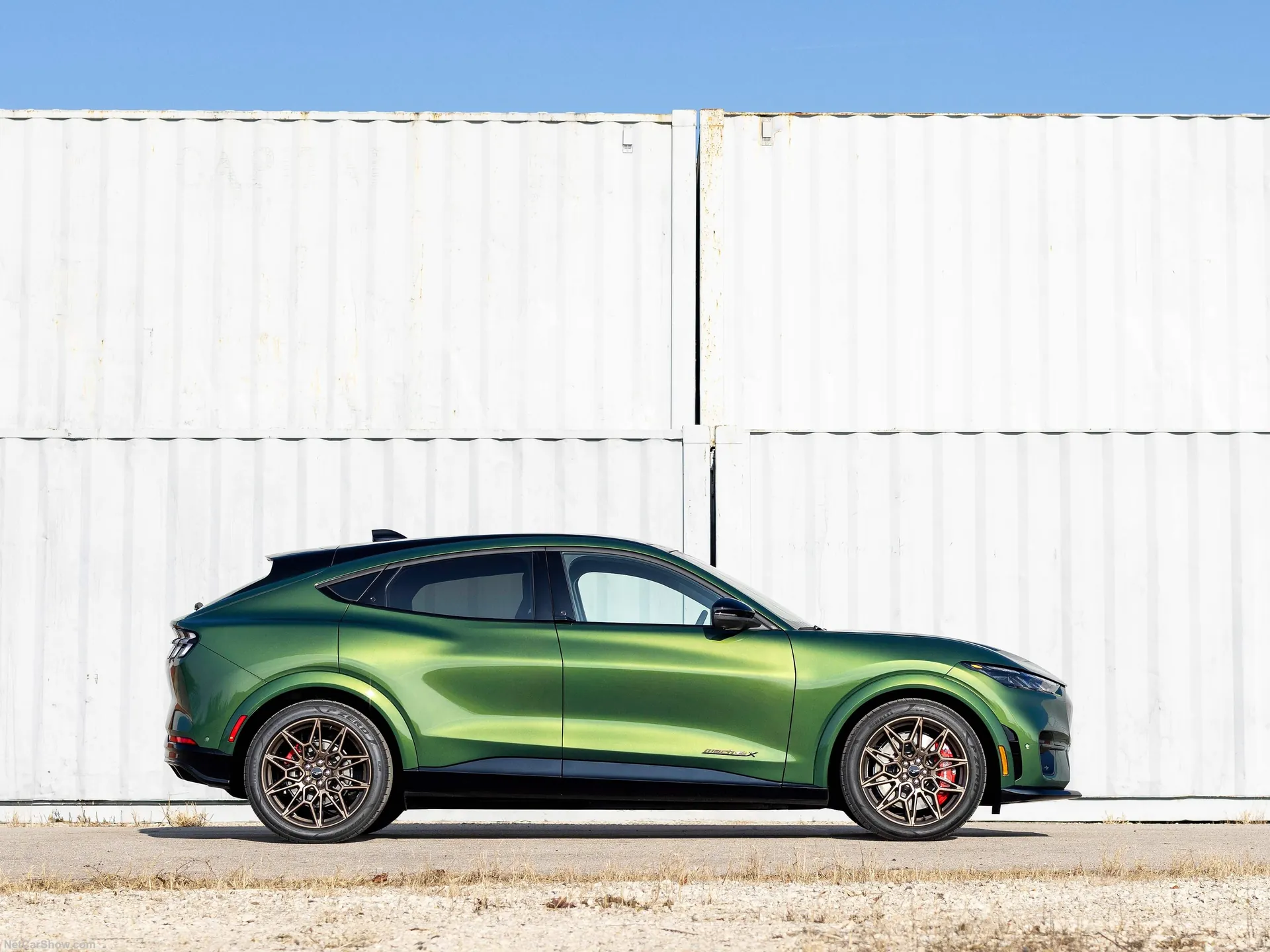 Ford Mustang Mach-E GT Bronze Appearance Package (2024) – boční profil