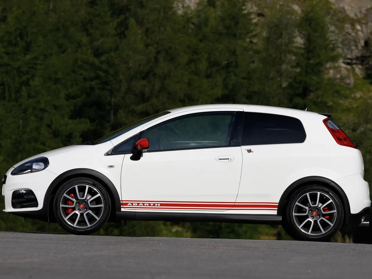 Fiat Grande Punto Abarth (2008) – boční profil