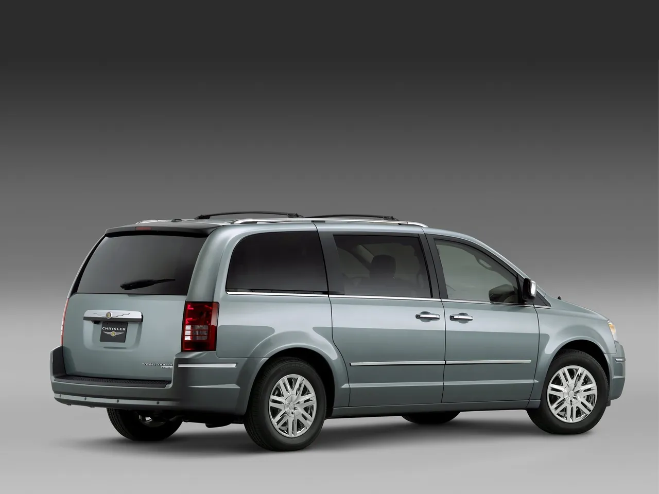 Chrysler Town and Country (2008) – zadní tříčtvrteční pohled