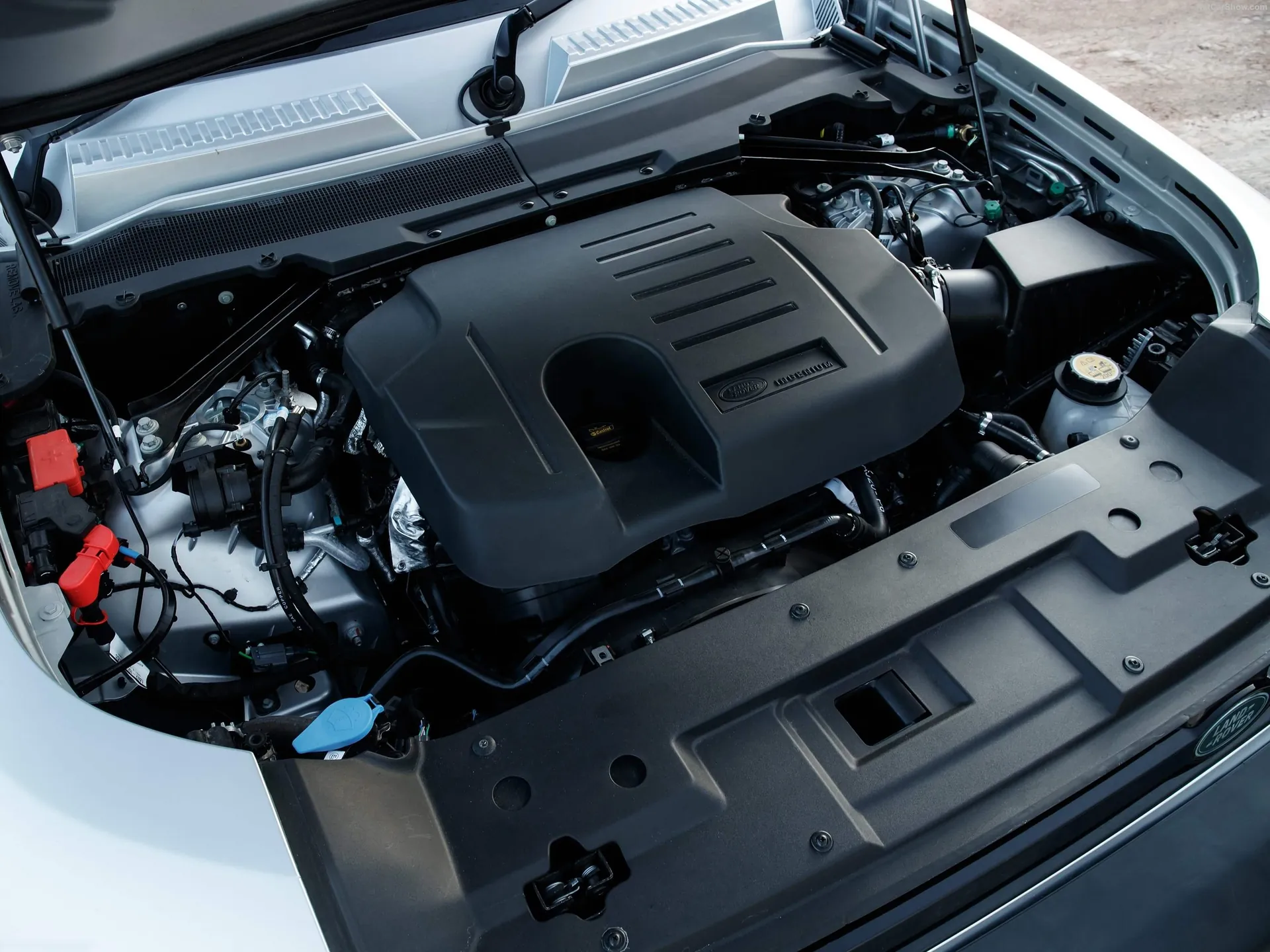 Land Rover Defender 110 (2020) - Engine Bay