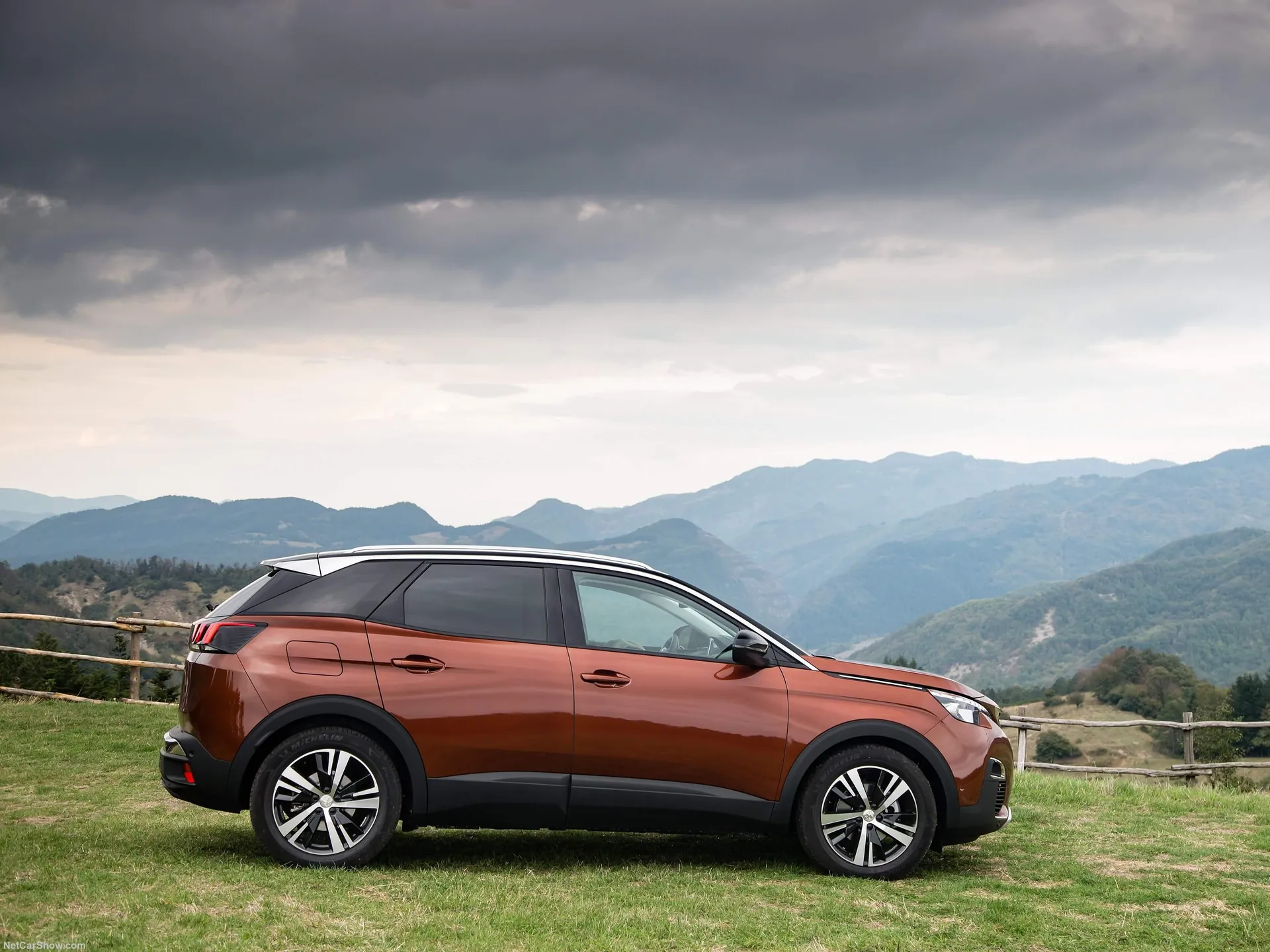 Peugeot 3008 (2017) – boční profil