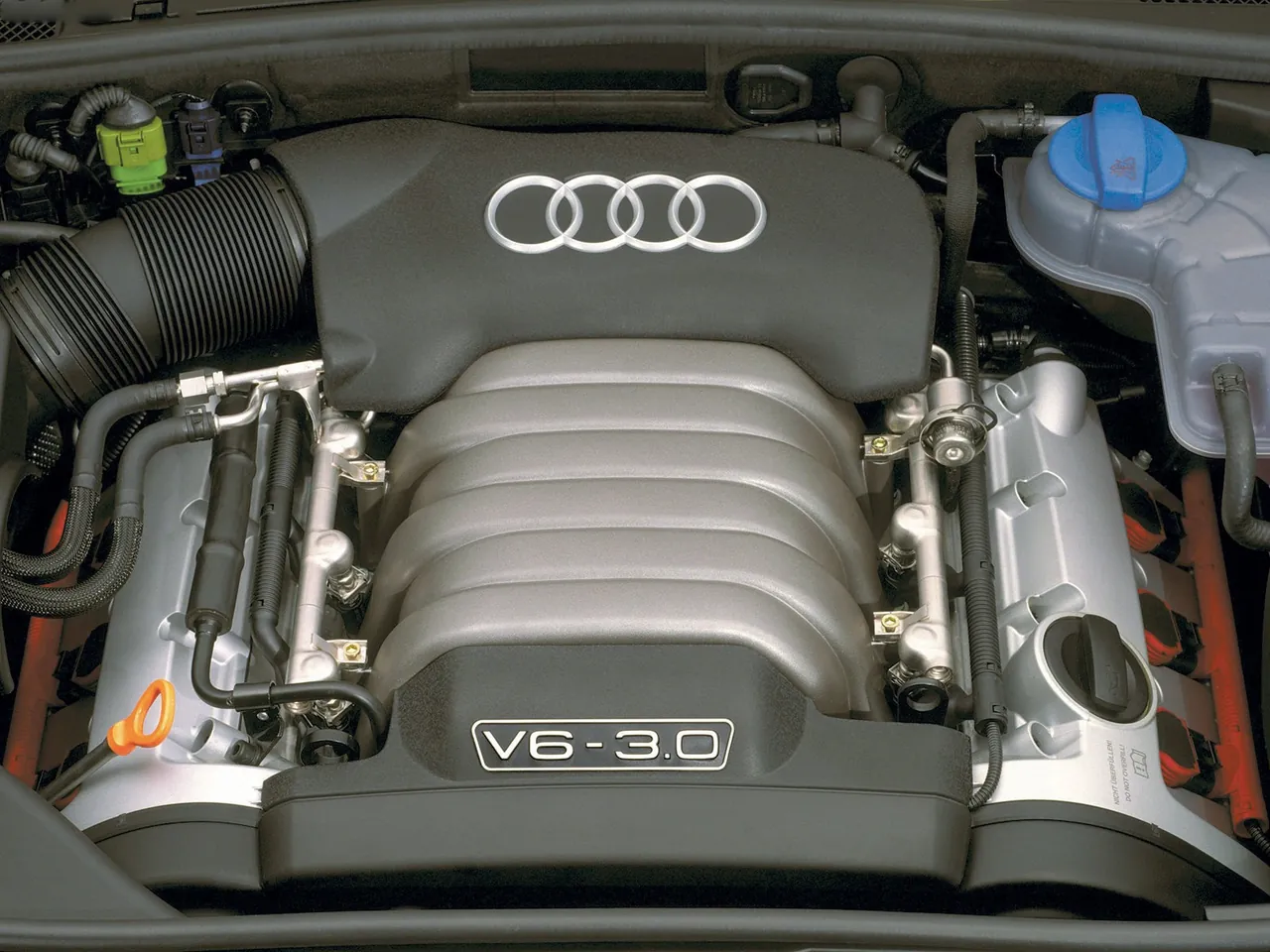 Audi A6 (2001) – motorový prostor