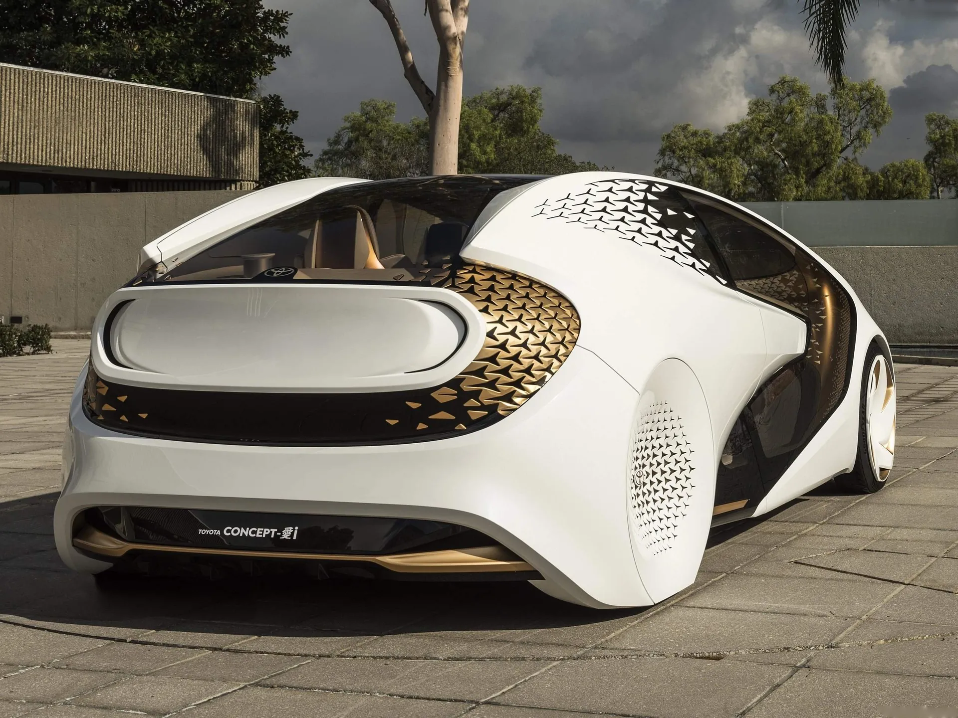 Toyota i Concept (2017) – zadní tříčtvrteční pohled