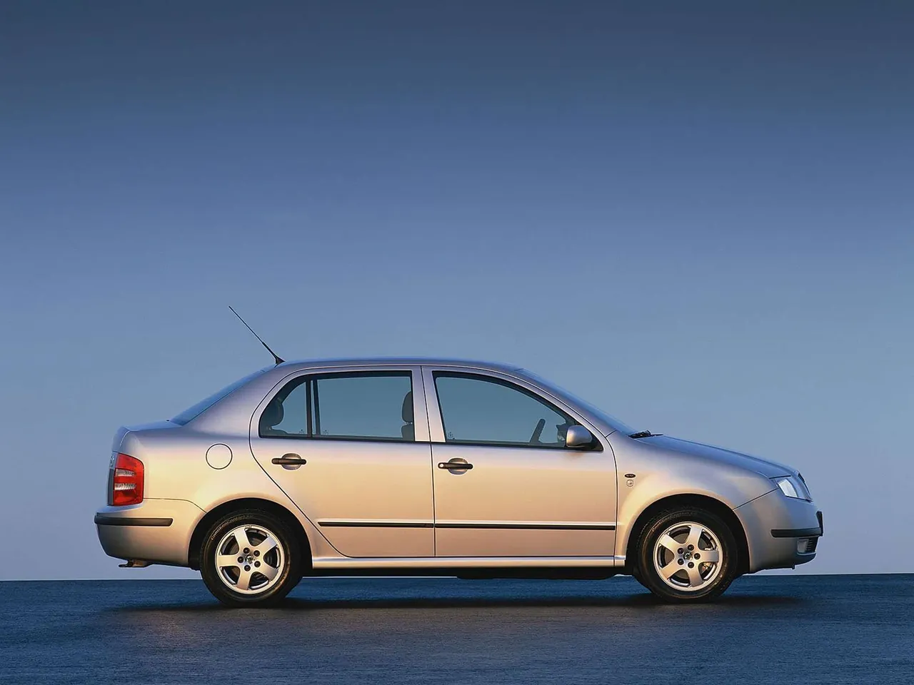 Skoda Fabia Sedan (2001) – boční profil