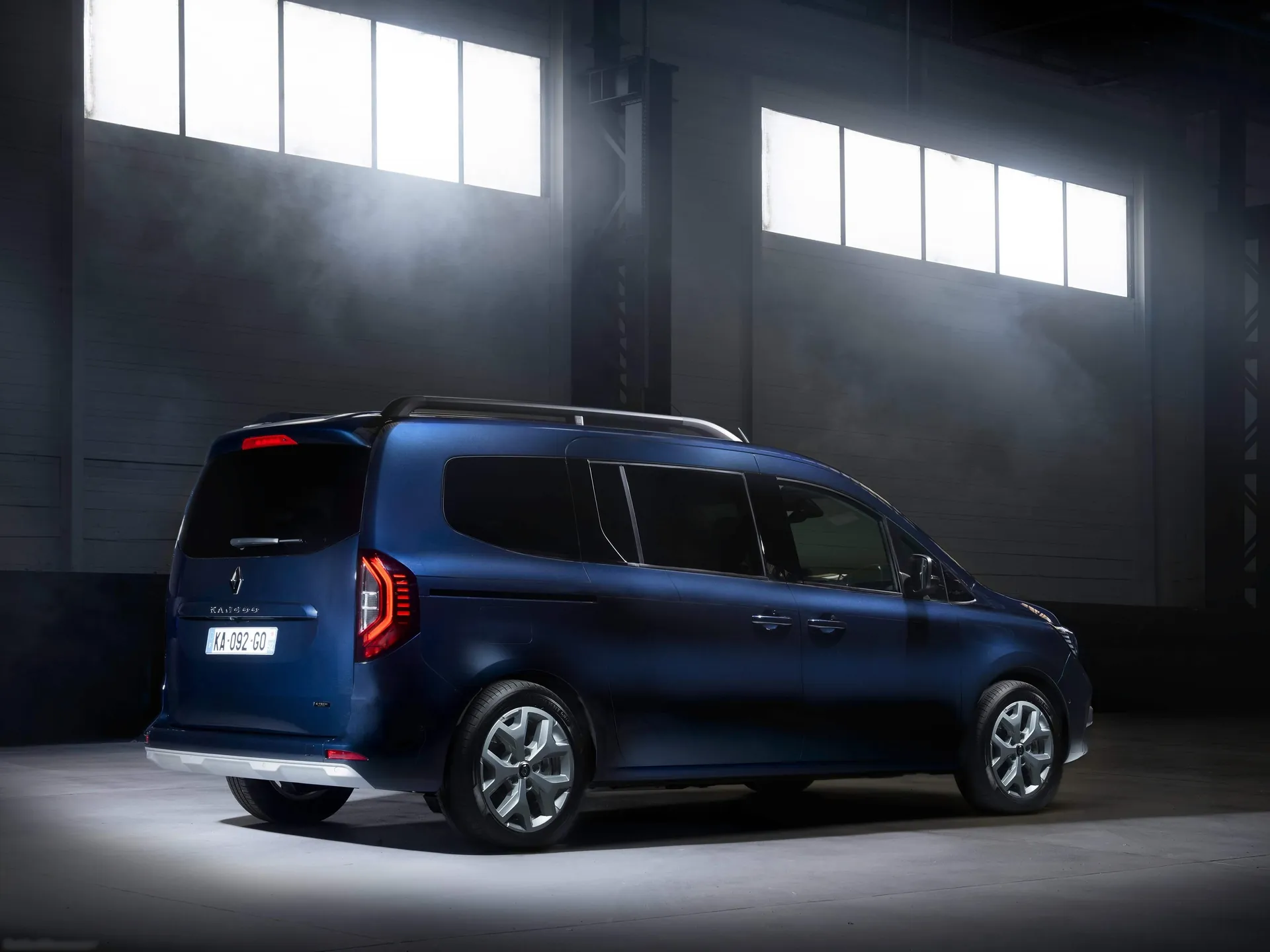 Renault Grand Kangoo (2024) – zadní tříčtvrteční pohled