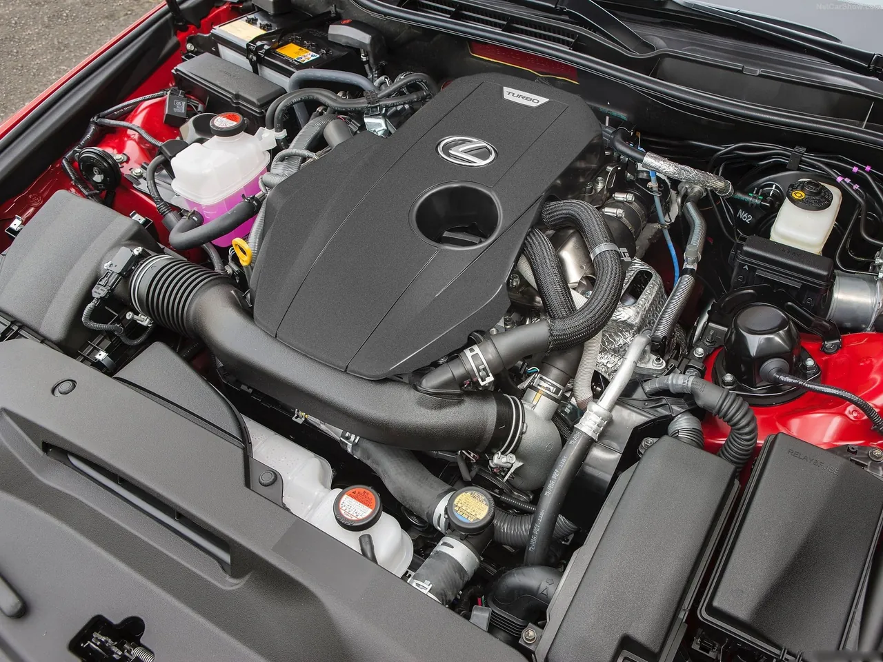 Lexus IS F-Sport [US] (2016) – motorový prostor