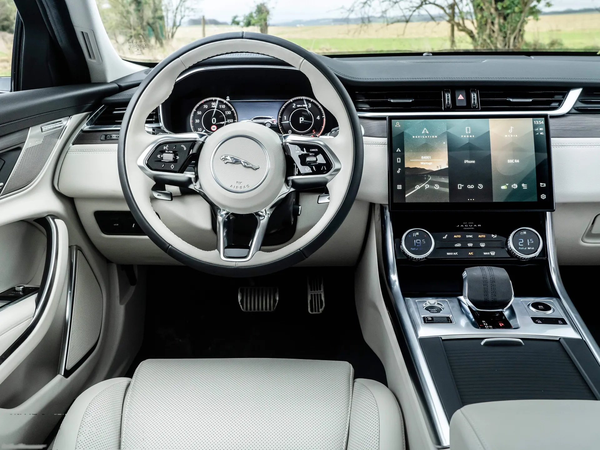 Jaguar XF Sportbrake (2021) - Interior
