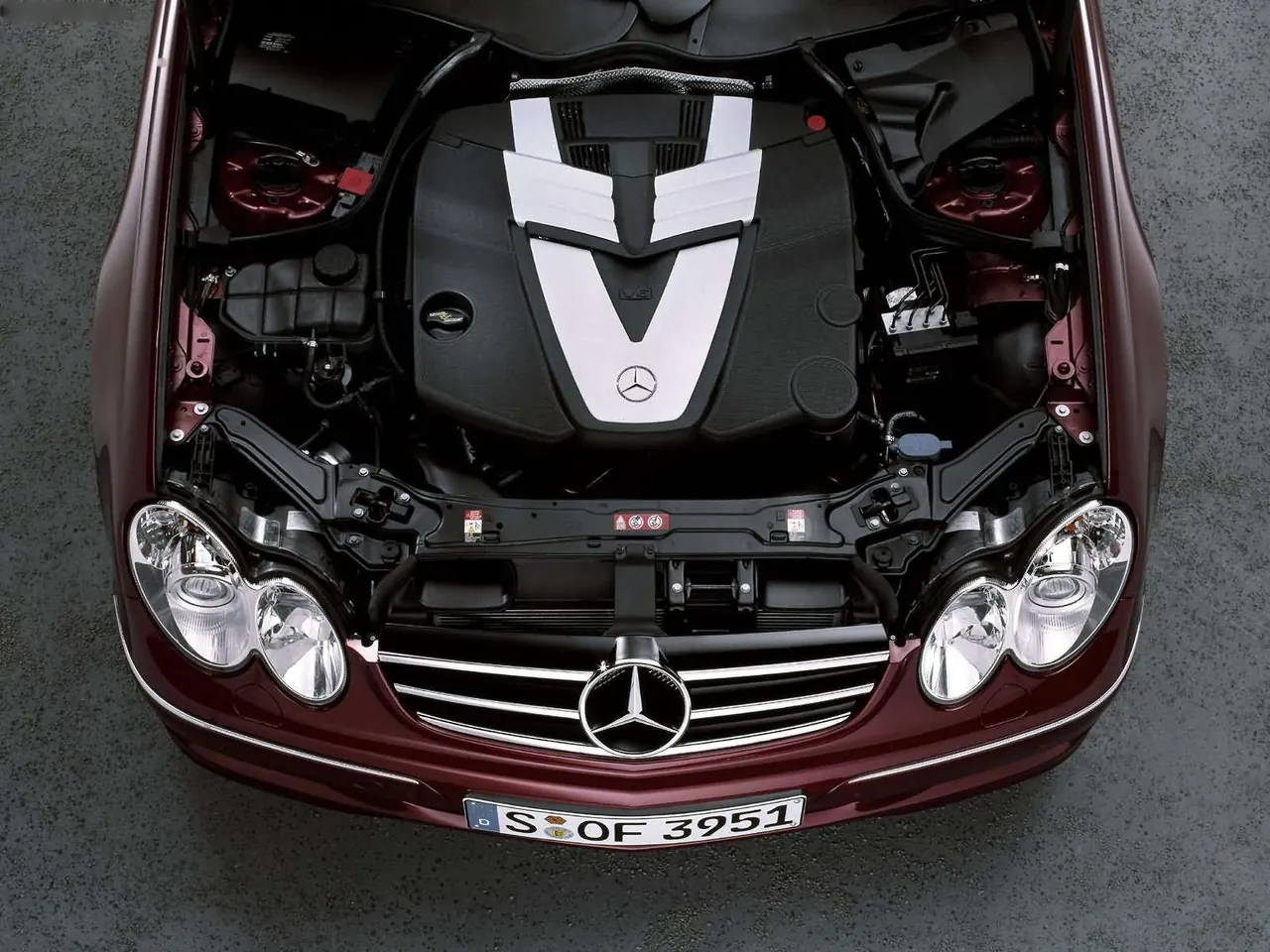 Mercedes-Benz CLK320 CDI Cabriolet Avantgarde (2005) – motorový prostor