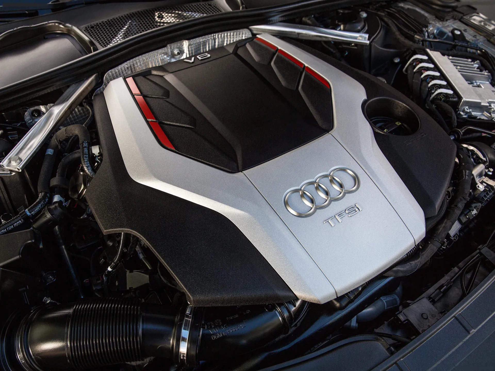 Audi S5 Coupe (2017) – motorový prostor