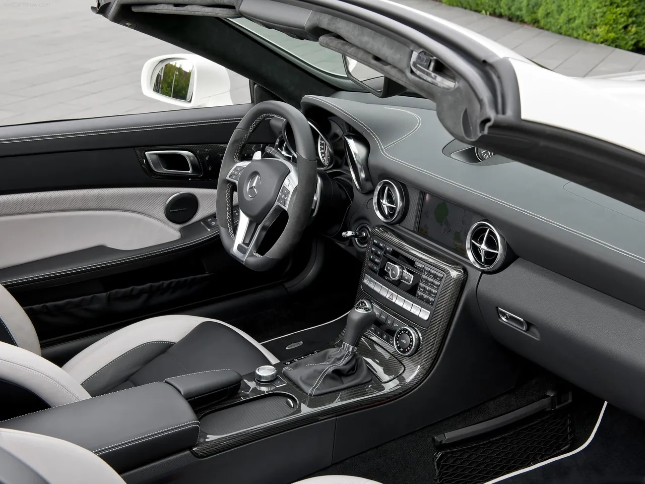 Mercedes-Benz SLK55 AMG (2012) – interiér
