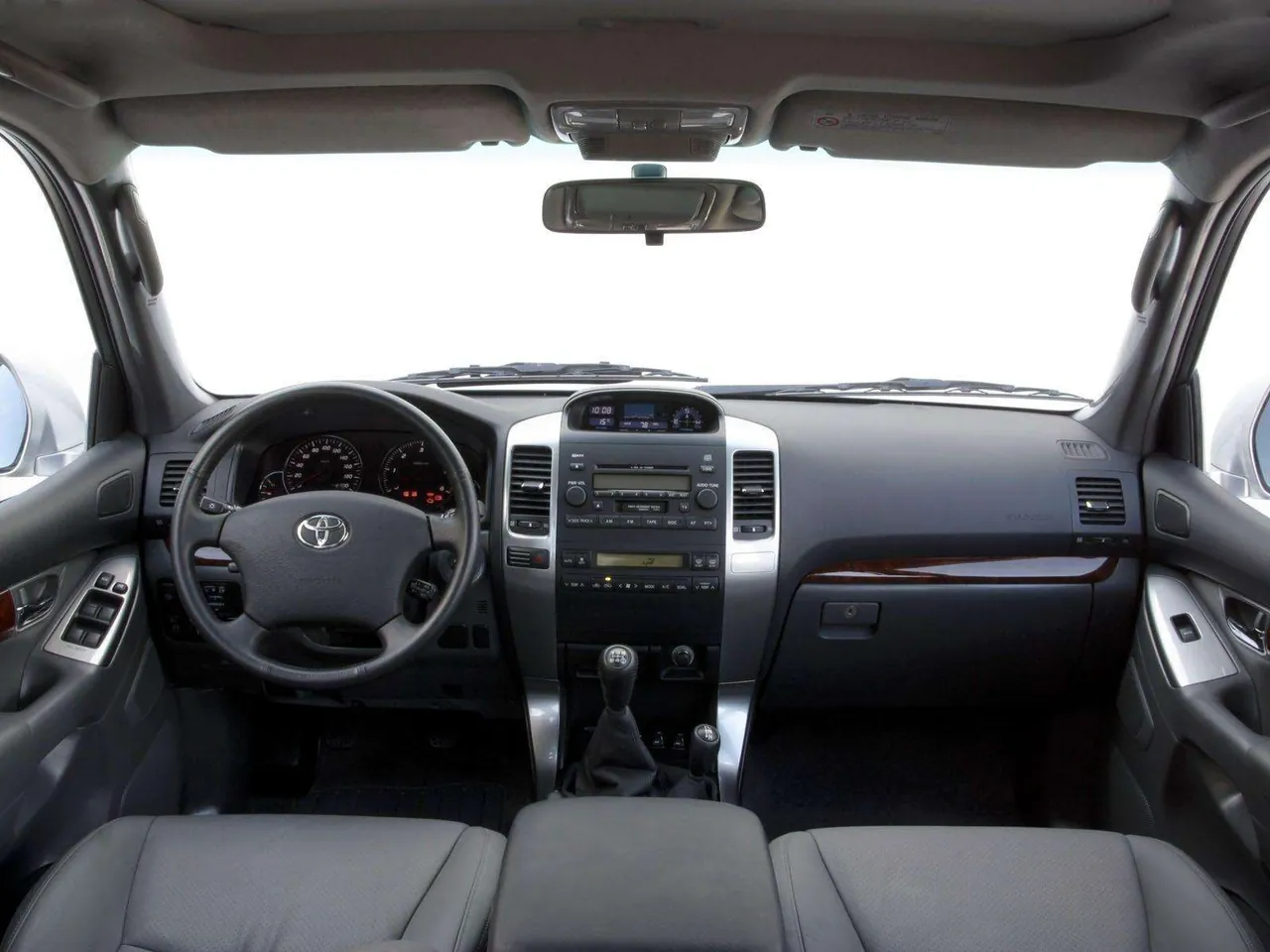Toyota Land Cruiser 5d (2003) - Interior