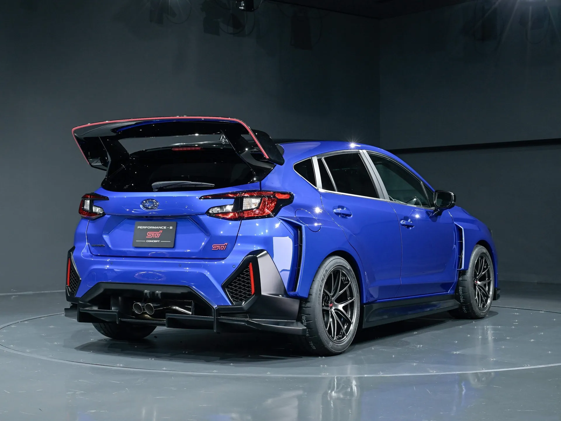 Subaru Performance-B STI Concept (2025) – zadní tříčtvrteční pohled