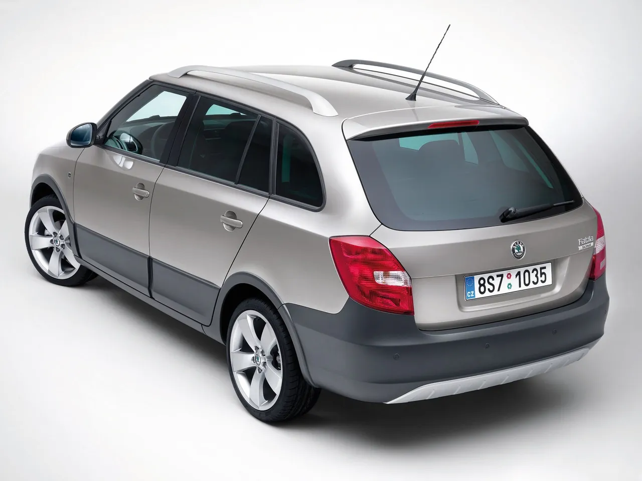 Skoda Fabia Scout (2010) – zadní tříčtvrteční pohled