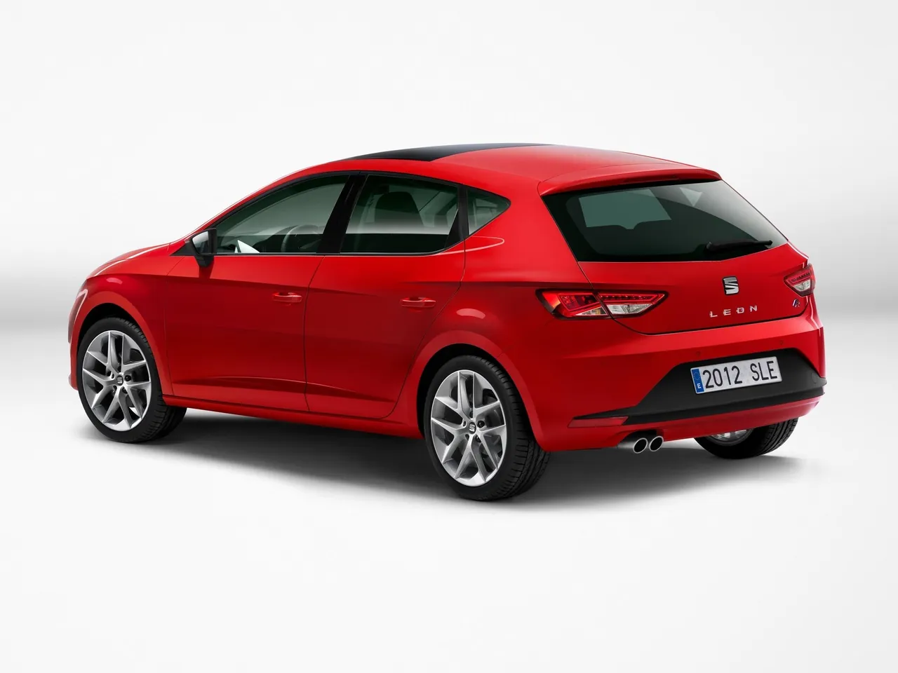 Seat Leon (2013) – zadní tříčtvrteční pohled