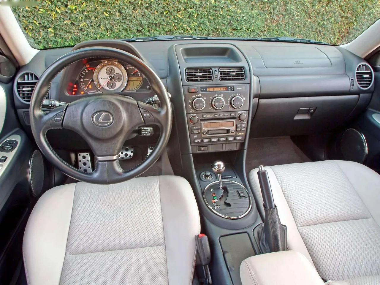 Lexus IS300 SportDesign Edition (2004) – interiér