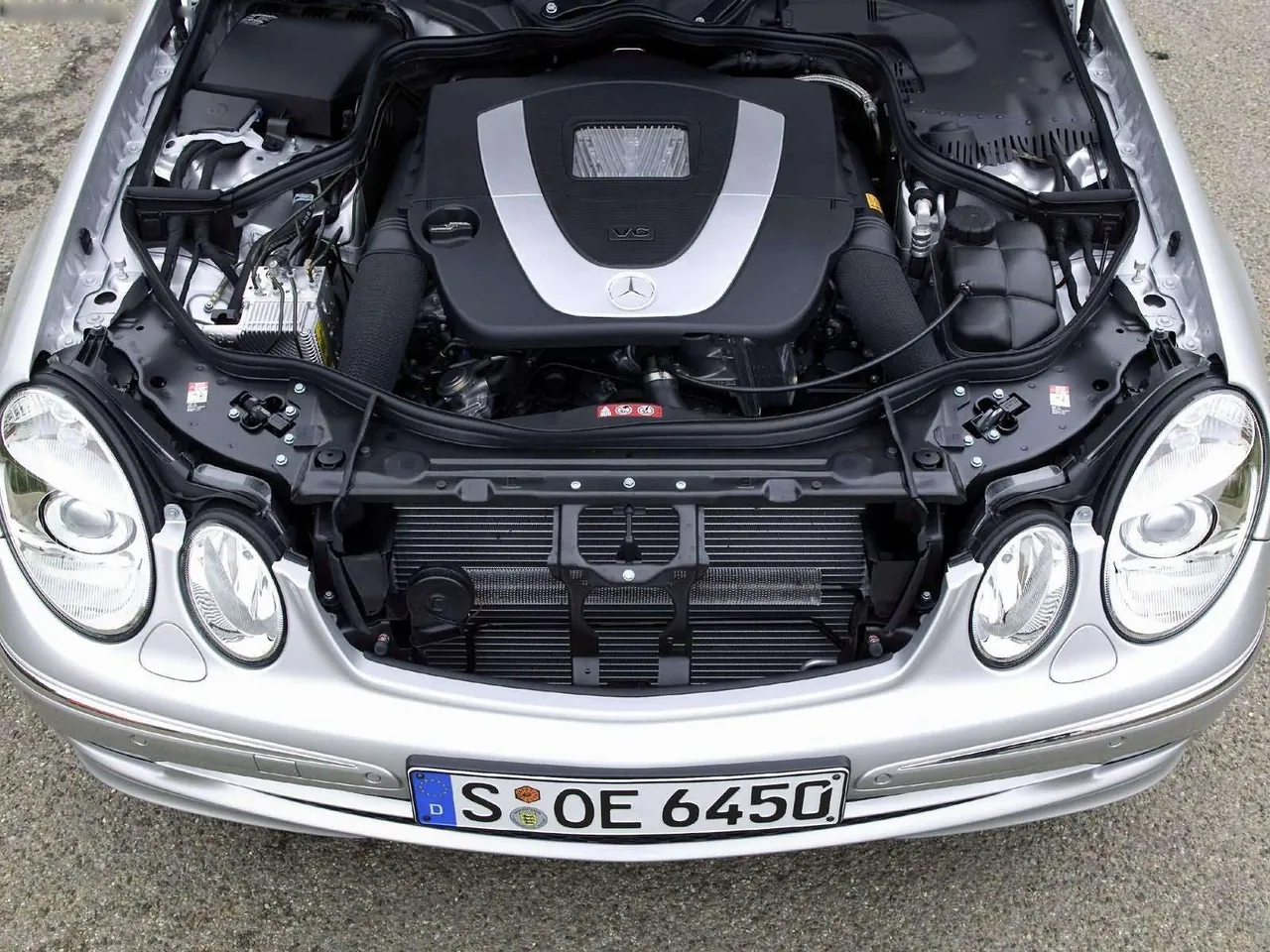 Mercedes-Benz E350 with Sports Equipment (2005) - Engine Bay
