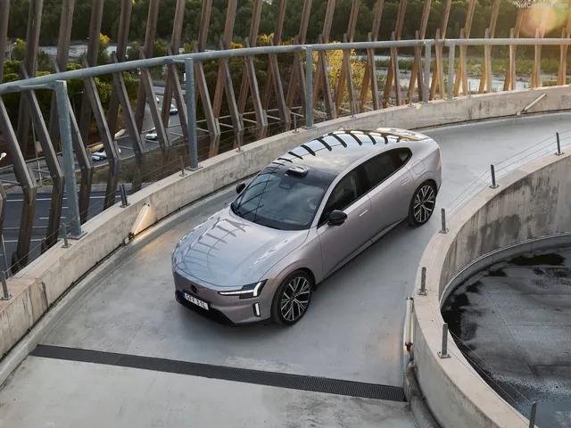 Volvo ES90 (2026)