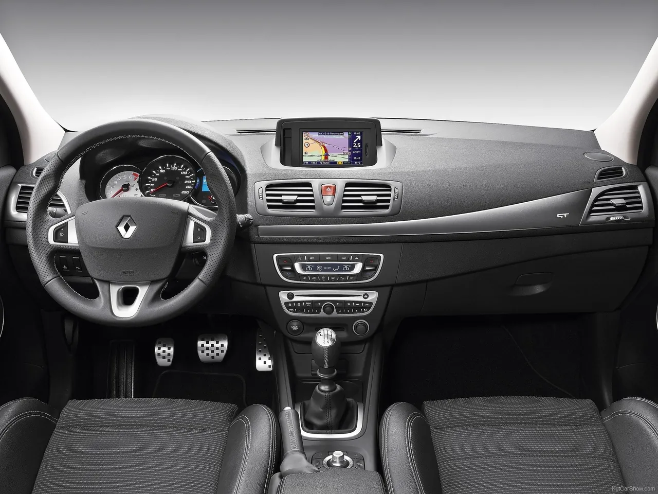 Renault Megane Coupe GT (2011) – interiér