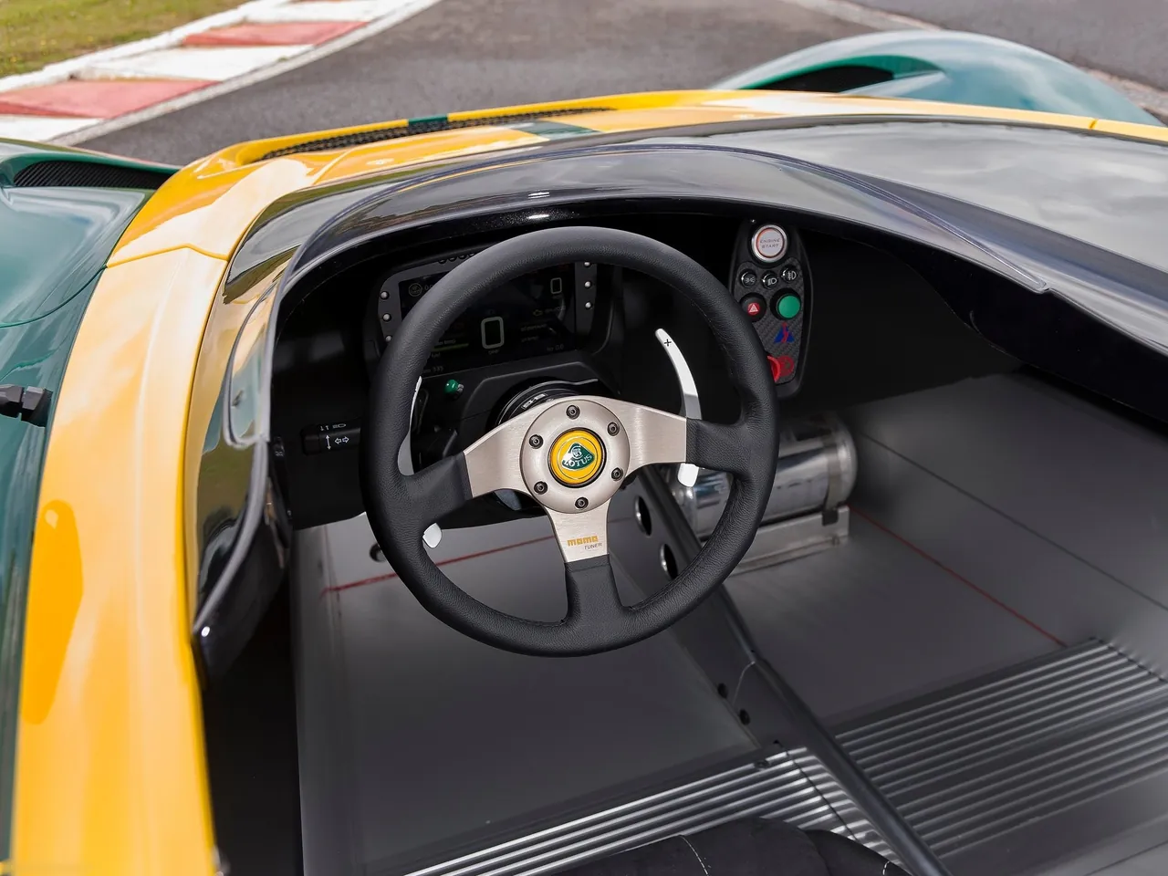 Lotus 3-Eleven (2016) – interiér