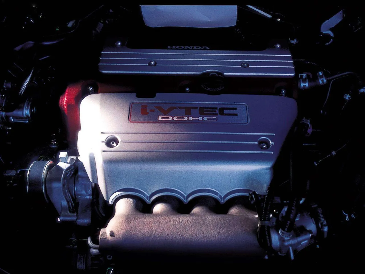 Honda Accord EuroR (2003) – motorový prostor