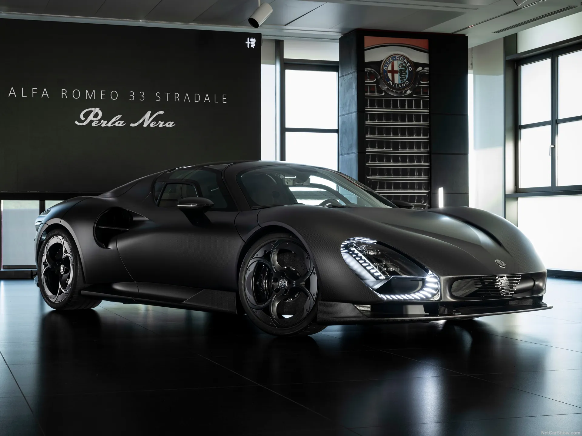 Alfa Romeo 33 Stradale Perla Nera (2026)
